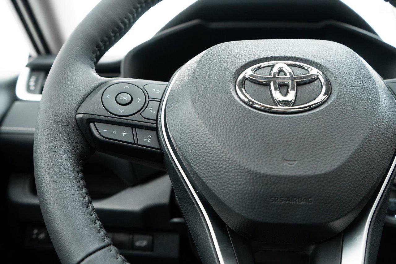 2025 Toyota RAV4 Hybrid XLE AWD Photo