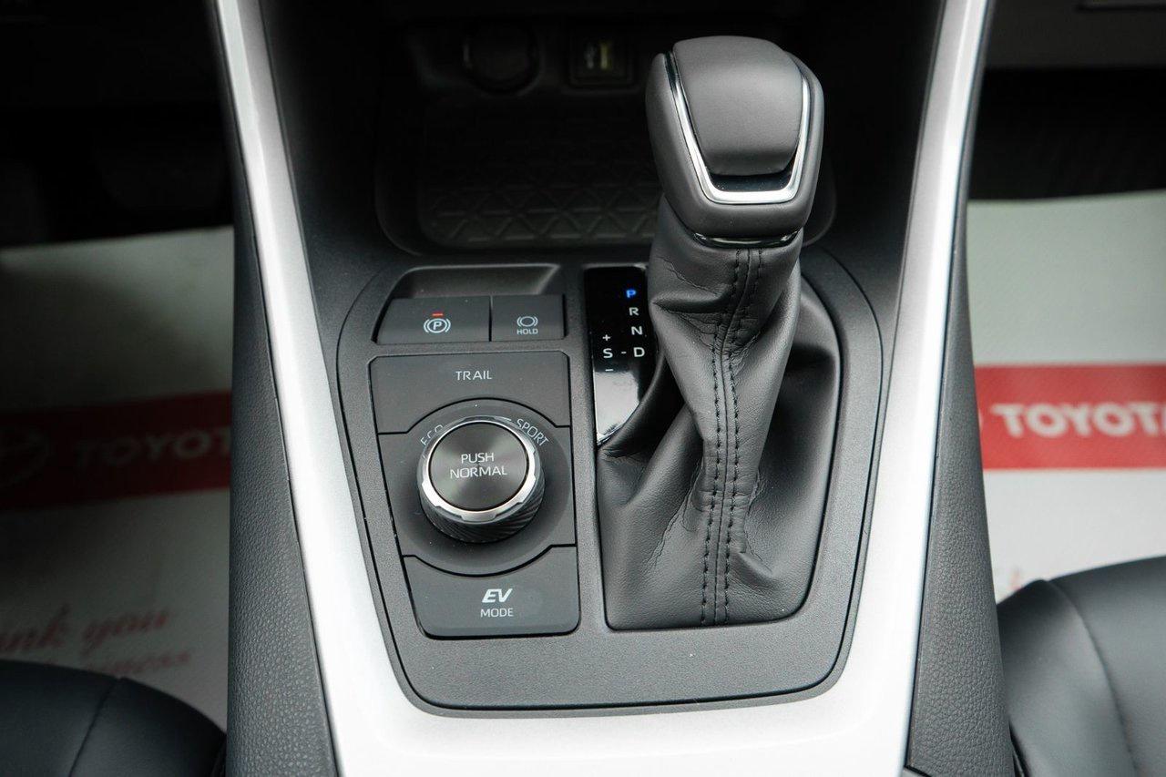 2025 Toyota RAV4 Hybrid XLE AWD Photo