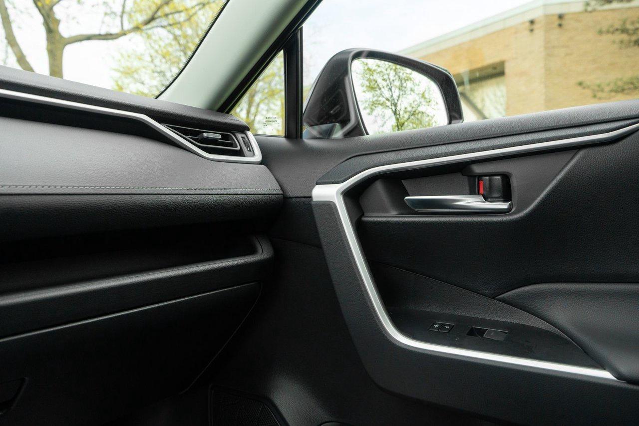 2025 Toyota RAV4 Hybrid XLE AWD Photo