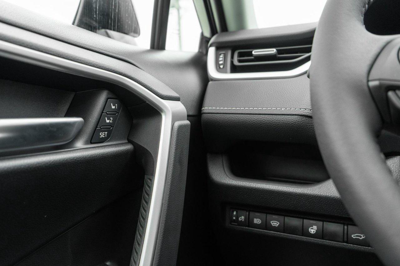 2025 Toyota RAV4 Hybrid XLE AWD Photo