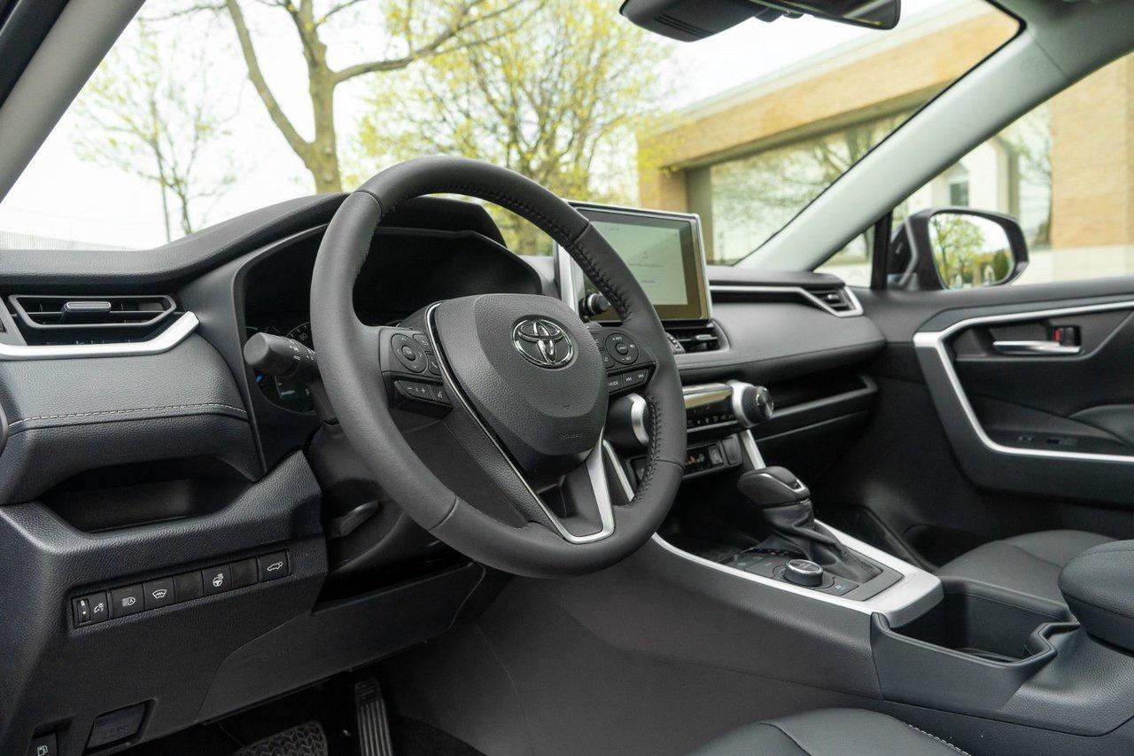 2025 Toyota RAV4 Hybrid XLE AWD Photo