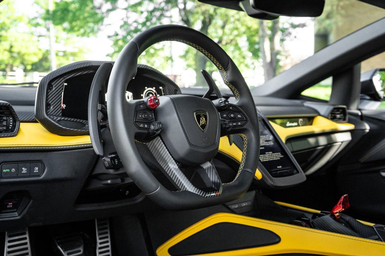 2024 Lamborghini Revuelto  Photo
