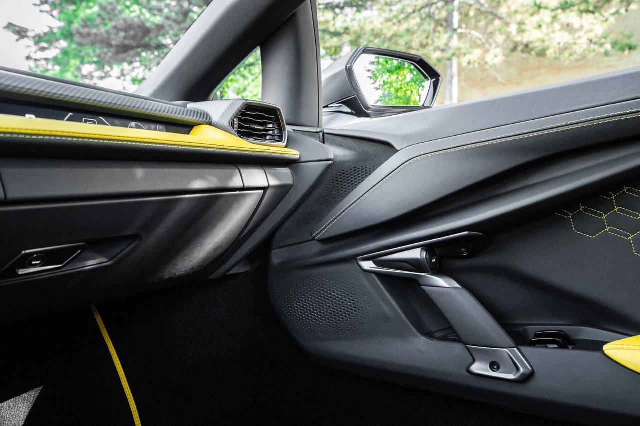 2024 Lamborghini Revuelto  Photo