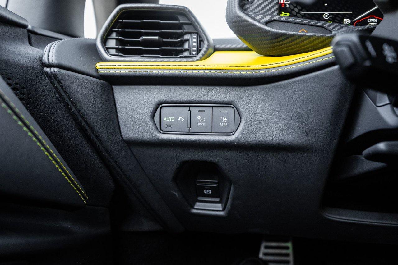 2024 Lamborghini Revuelto  Photo