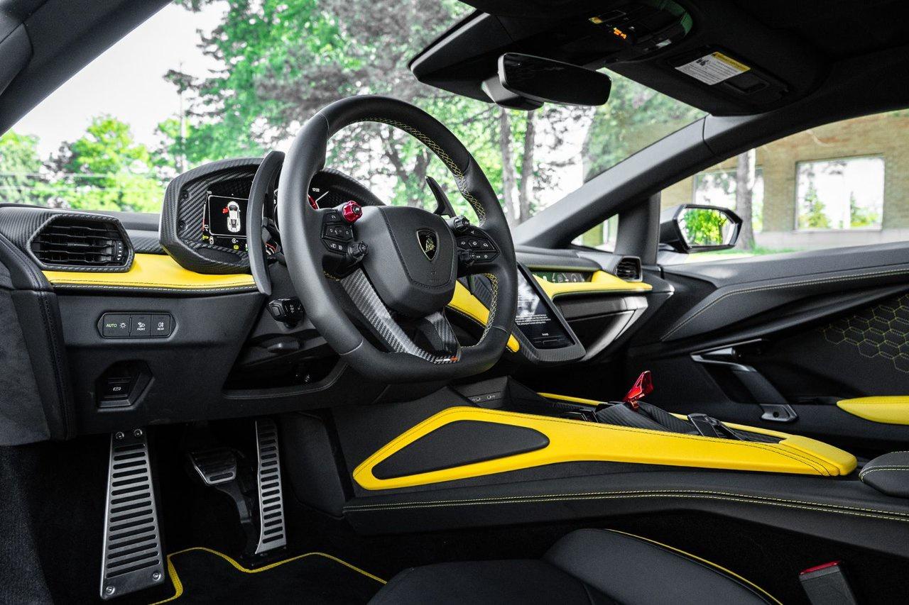 2024 Lamborghini Revuelto  Photo