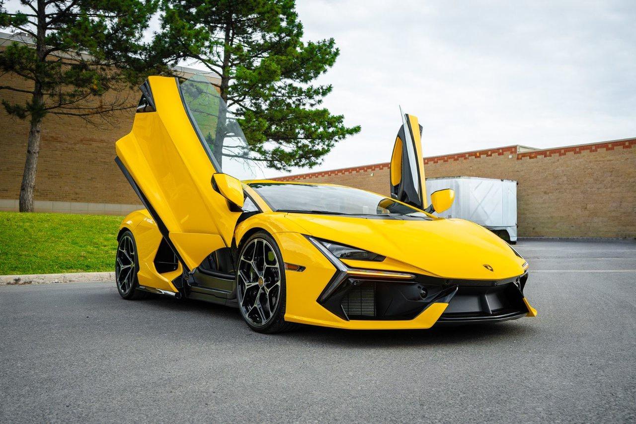 2024 Lamborghini Revuelto  Photo2