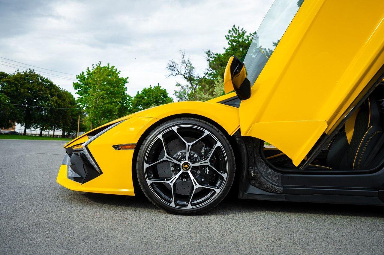 2024 Lamborghini Revuelto  Photo