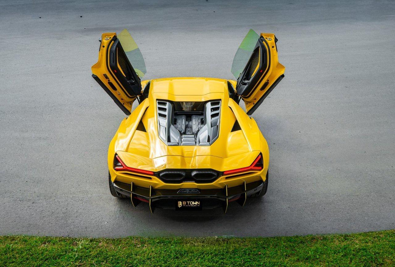 2024 Lamborghini Revuelto  Photo
