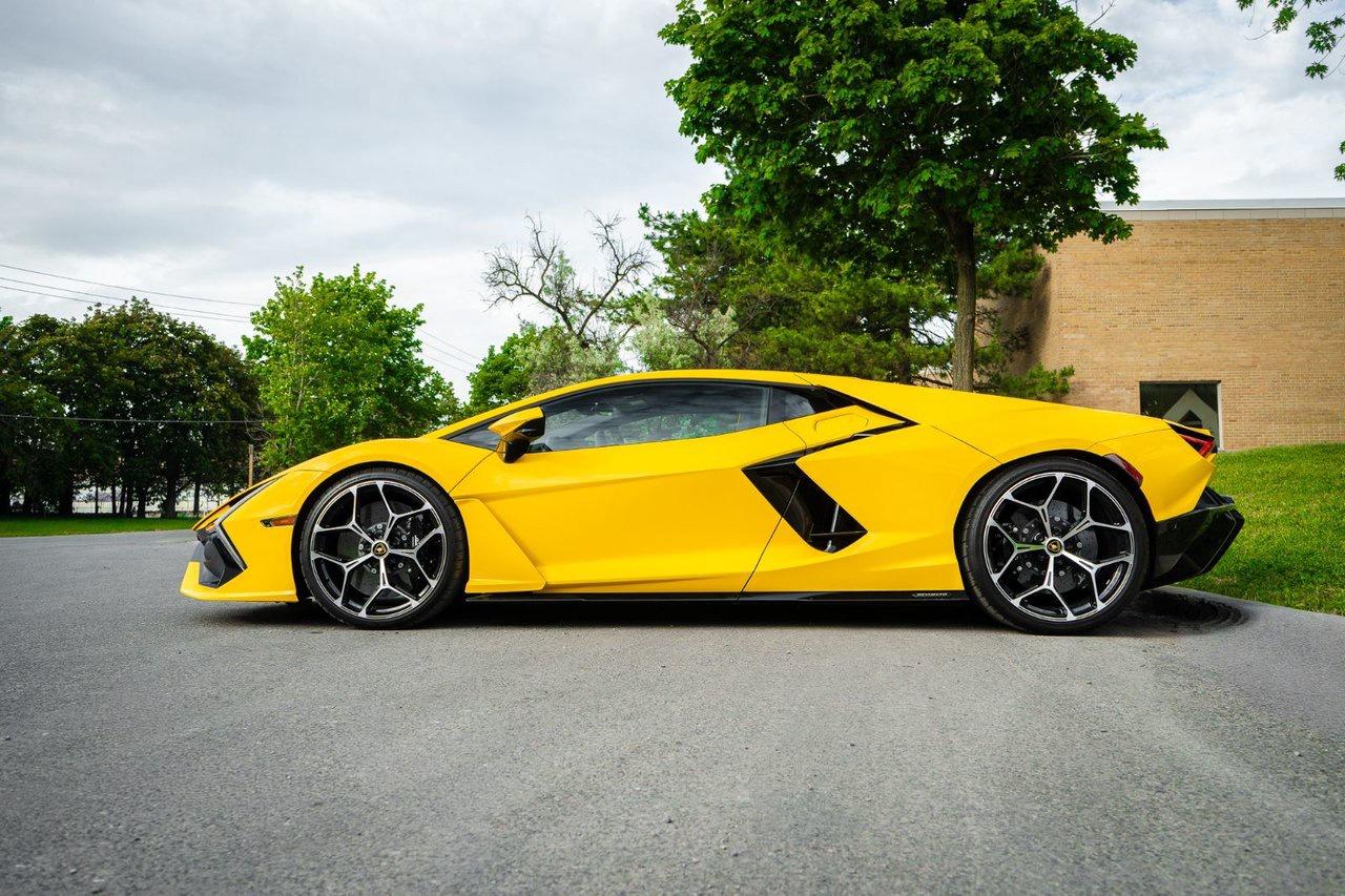 2024 Lamborghini Revuelto  Photo