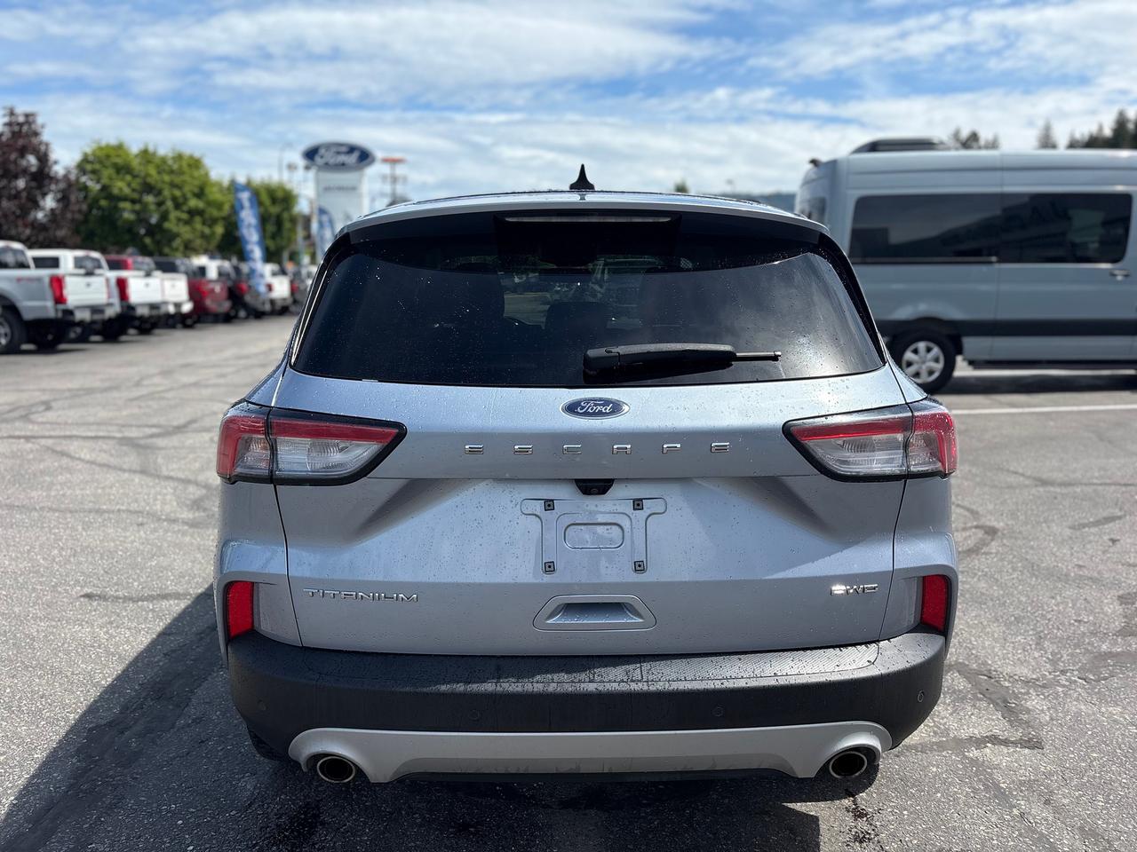 2022 Ford Escape Titanium Photo3