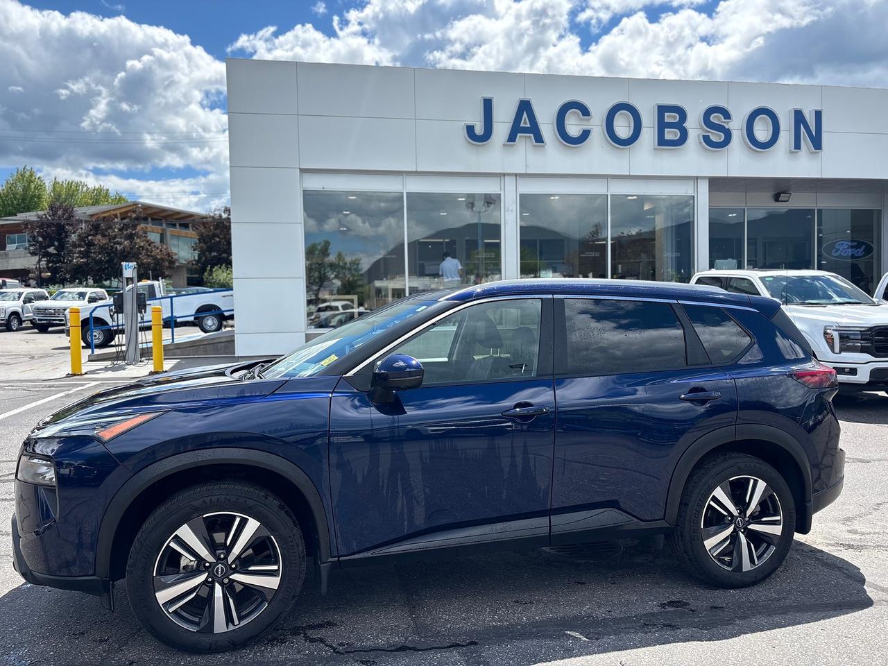 2024 Nissan Rogue SV MOONROOF Photo1