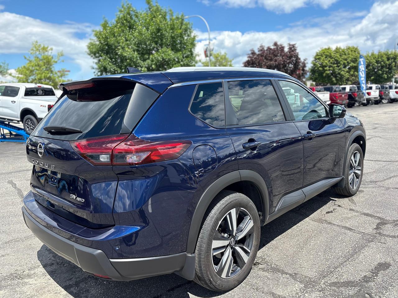 2024 Nissan Rogue SV MOONROOF Photo4