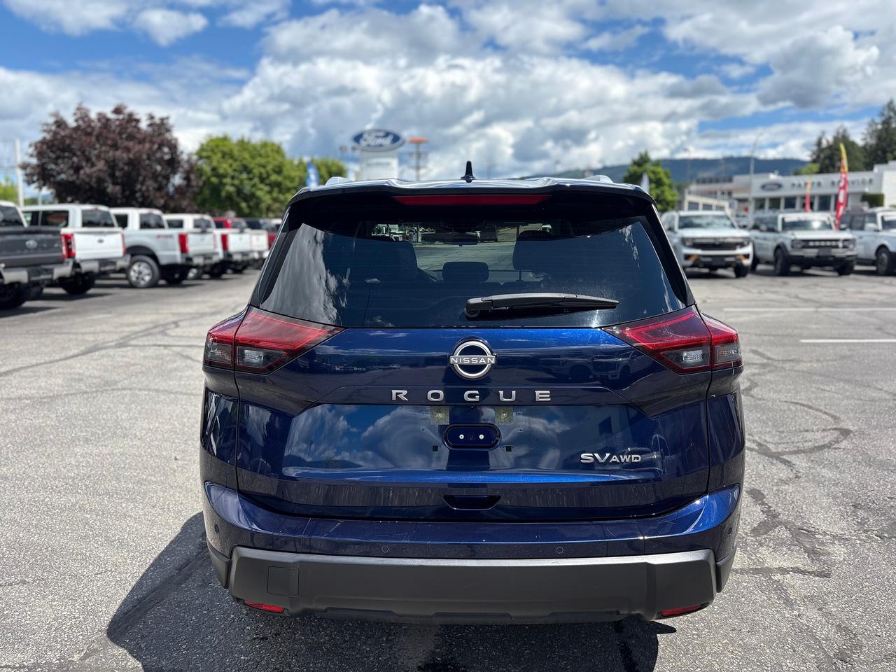 2024 Nissan Rogue SV MOONROOF Photo3