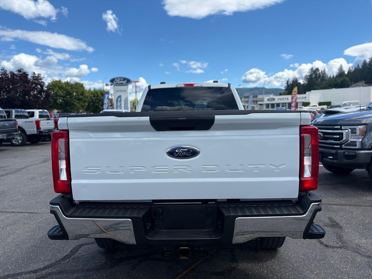 2024 Ford F-350 Super Duty SRW XLT Photo3