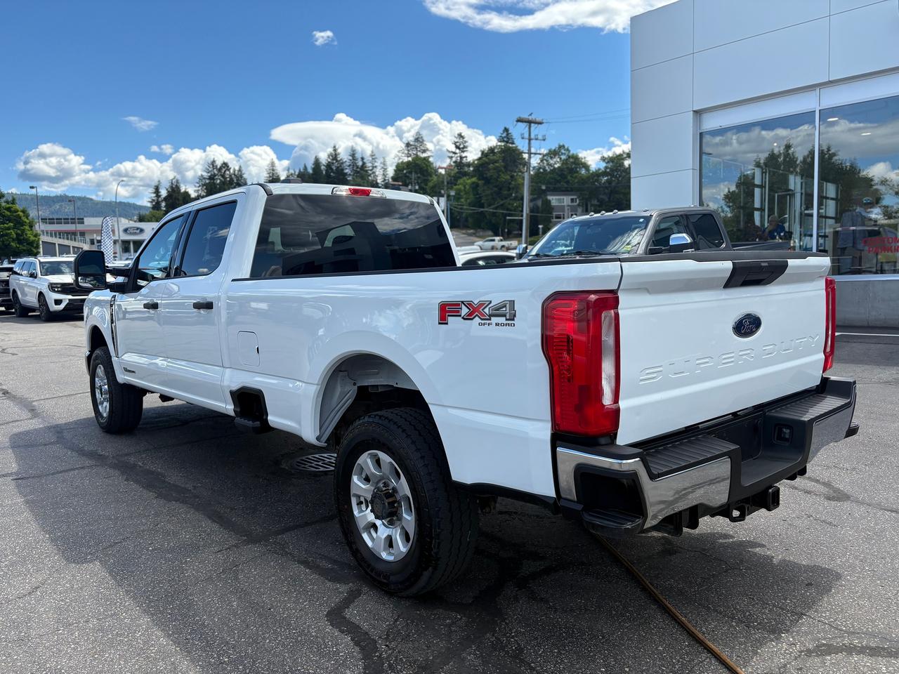2024 Ford F-350 Super Duty SRW XLT Photo2