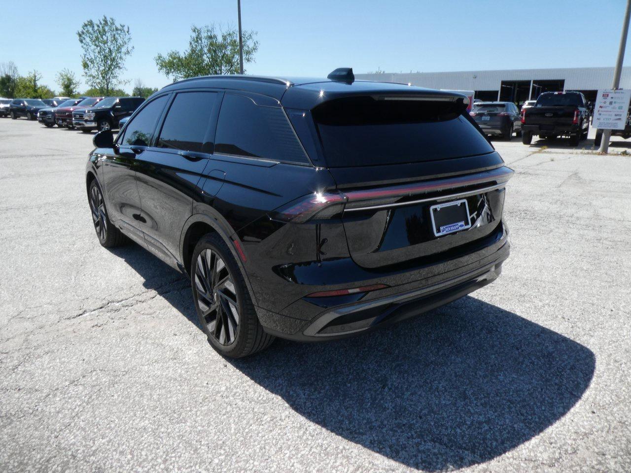 2024 Lincoln Nautilus Reserve | Heated Seats | Backup Cam | Nav | Photo