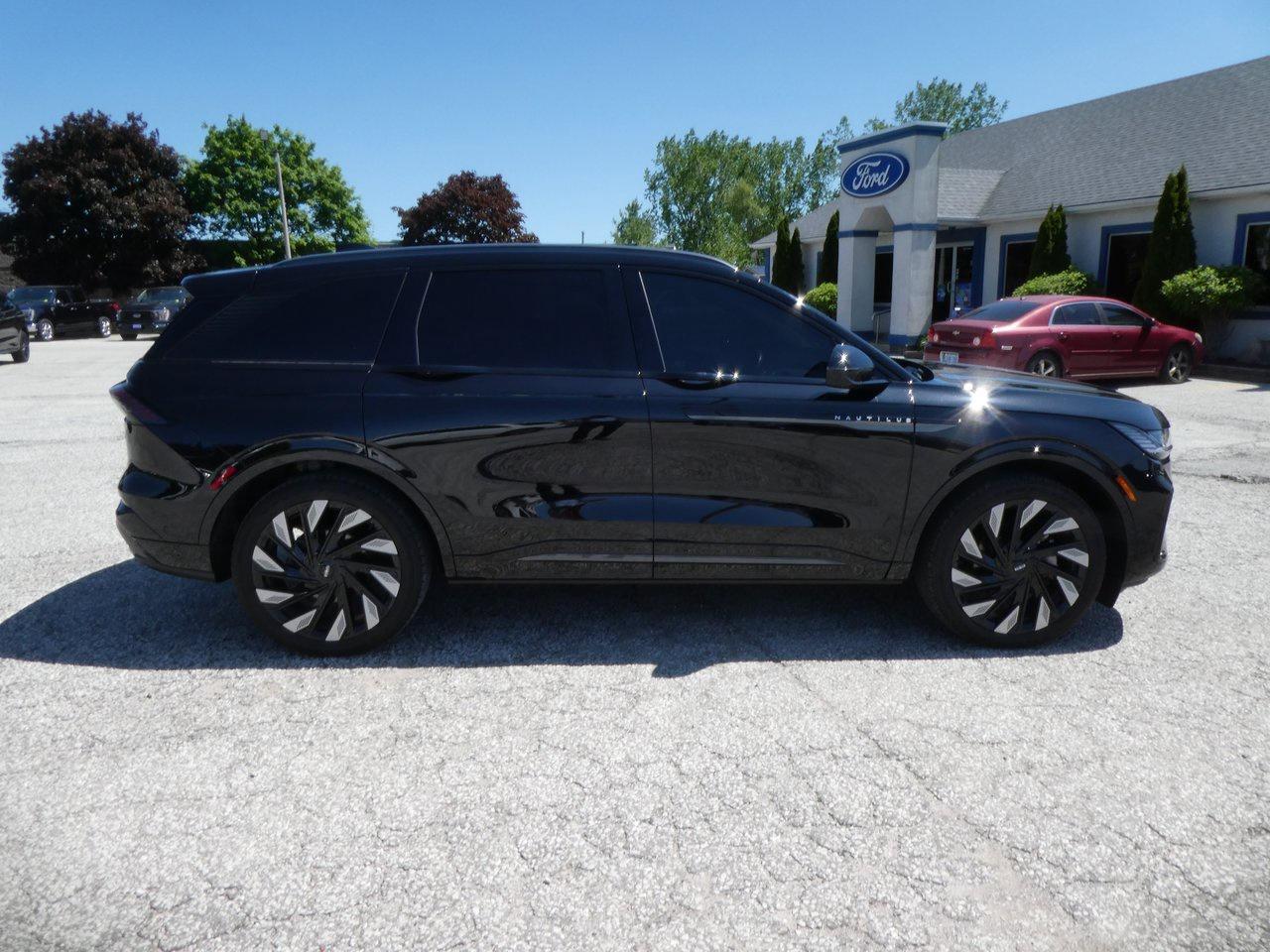 2024 Lincoln Nautilus Reserve | Heated Seats | Backup Cam | Nav | Photo
