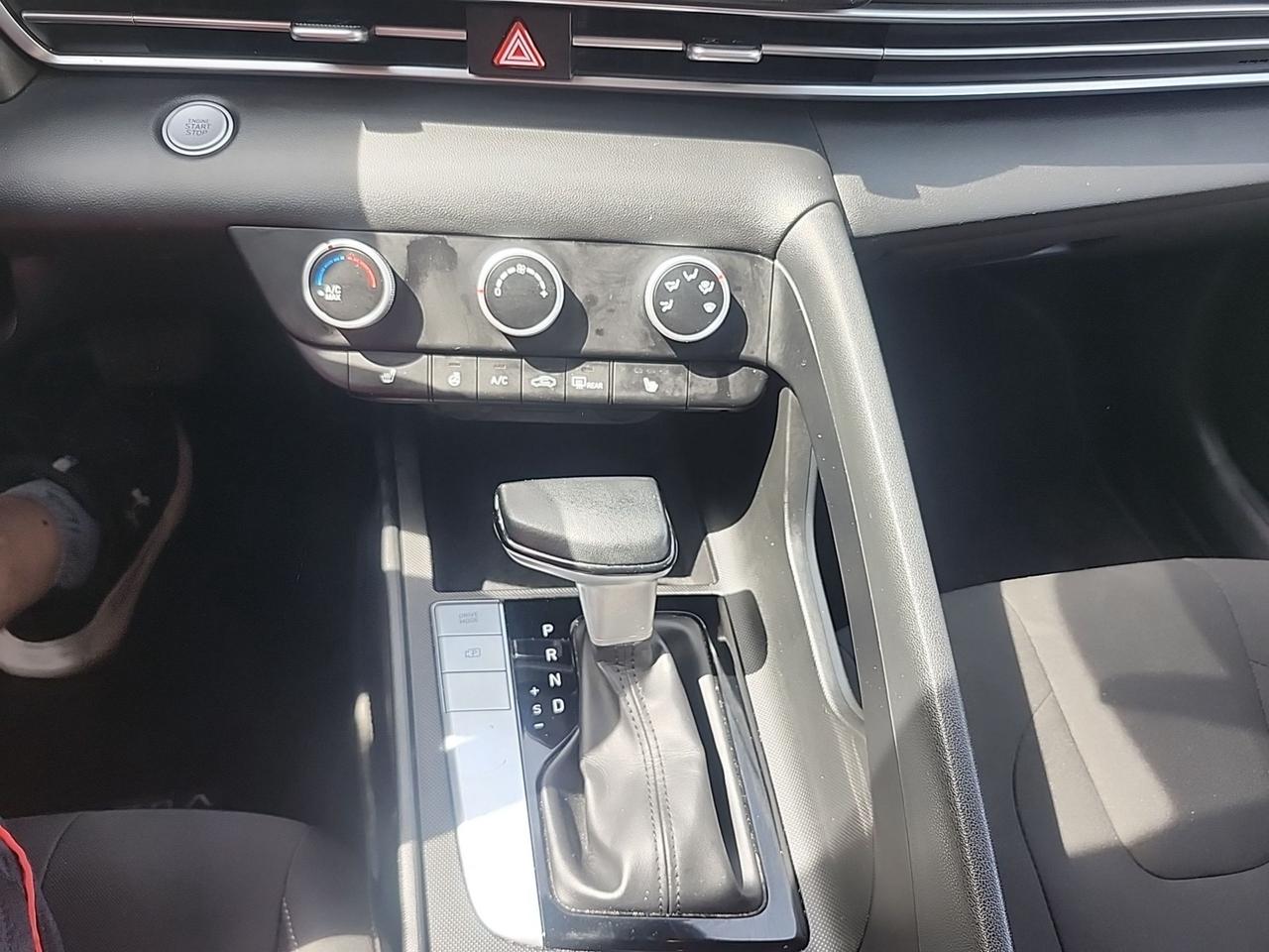 2024 Hyundai Elantra Preferred Photo