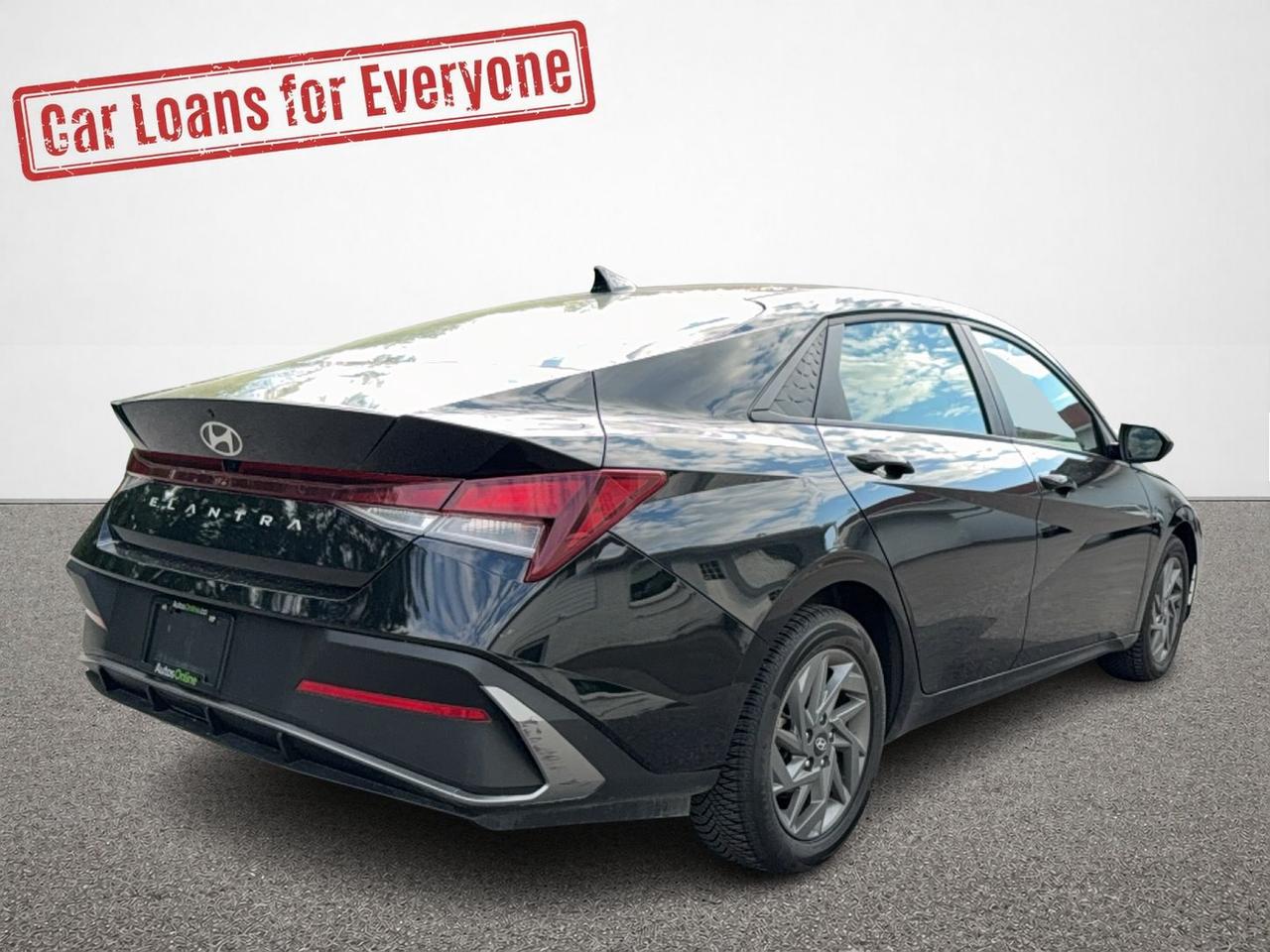 2024 Hyundai Elantra Preferred - HEATED SEATS - HEATED WHEEL - APPLE CARPLAY - ANDROID AUTO Photo