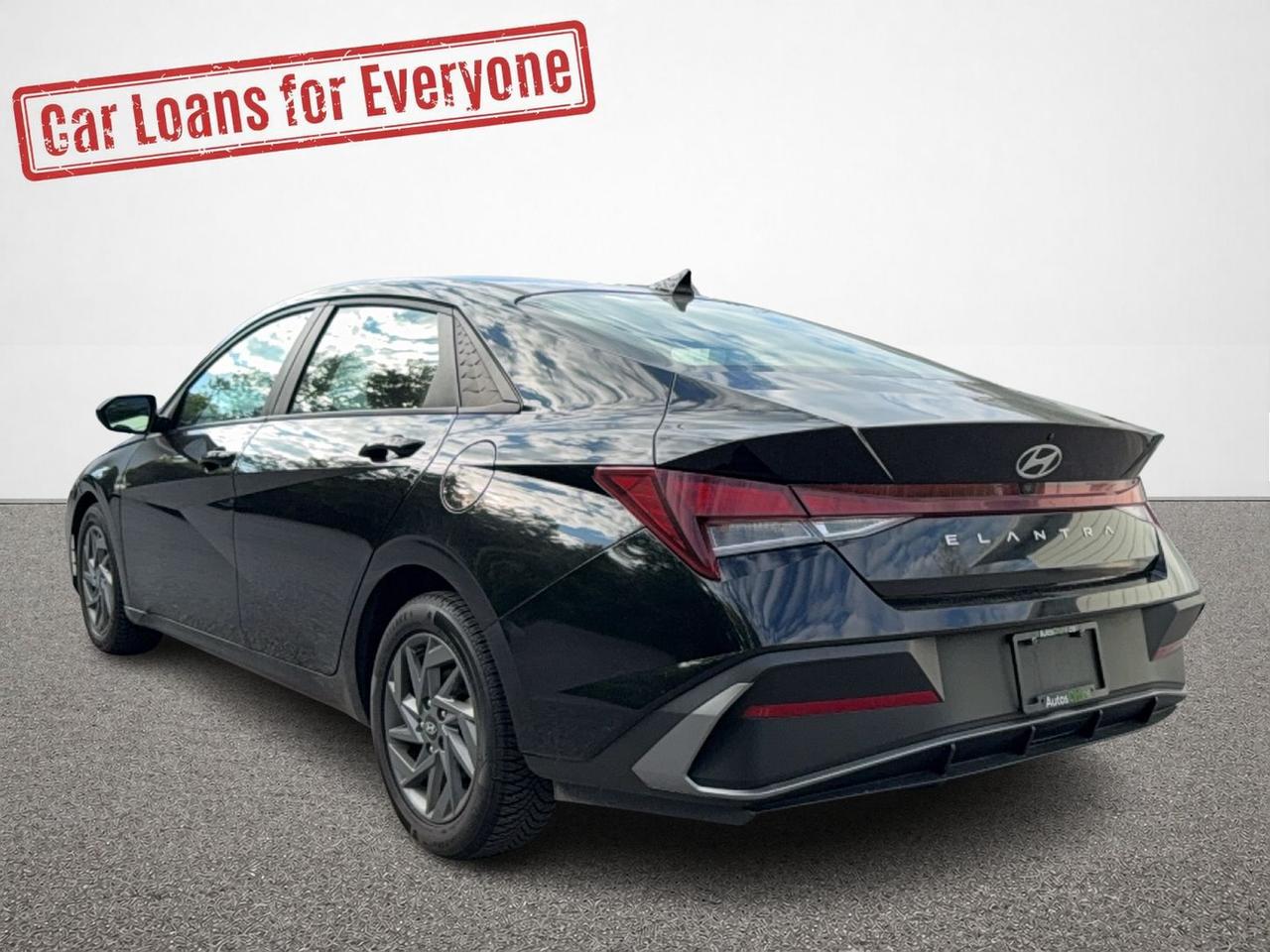 2024 Hyundai Elantra Preferred - HEATED SEATS - HEATED WHEEL - APPLE CARPLAY - ANDROID AUTO Photo