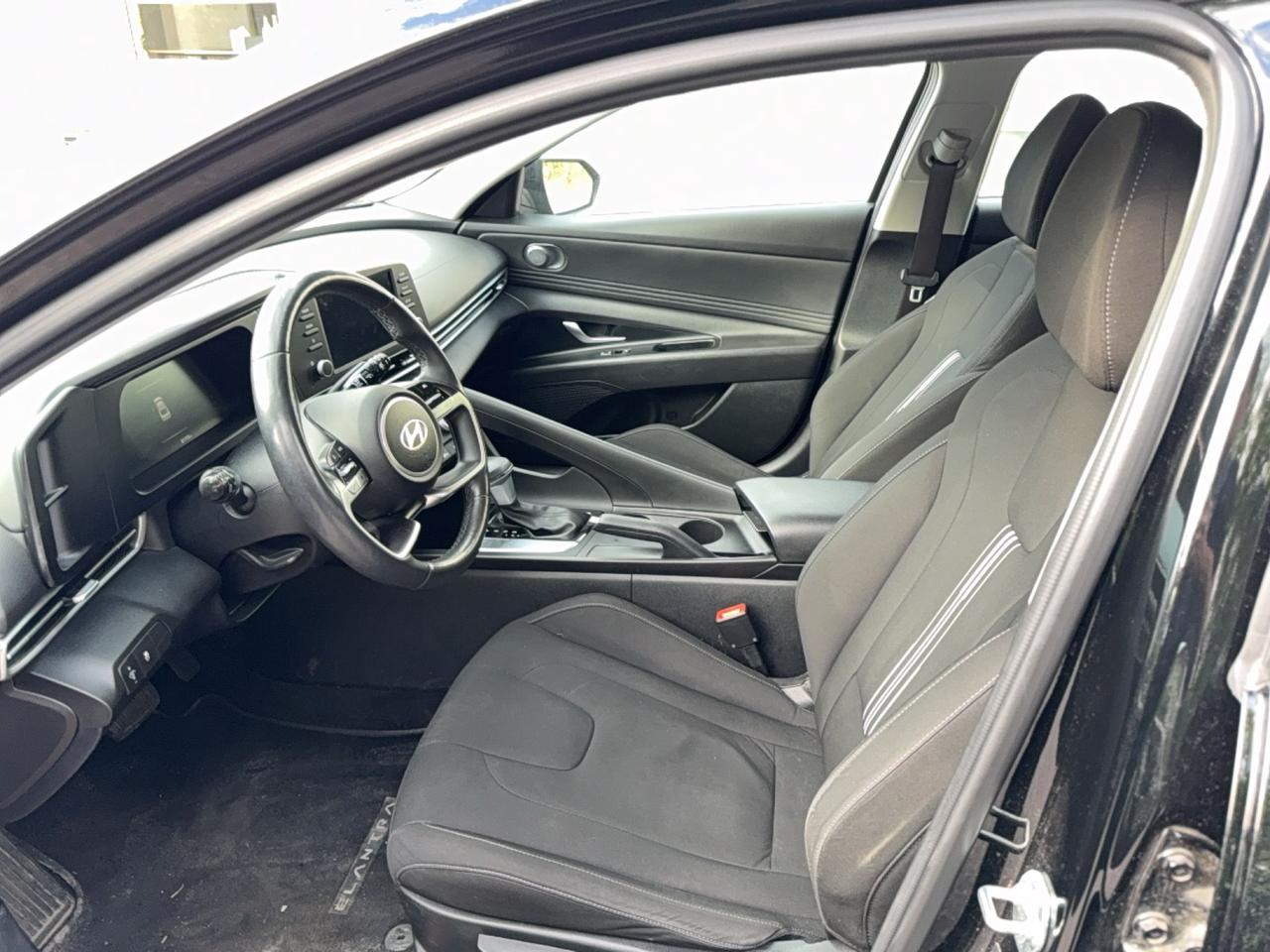2024 Hyundai Elantra Preferred - HEATED SEATS - HEATED WHEEL - APPLE CARPLAY - ANDROID AUTO Photo