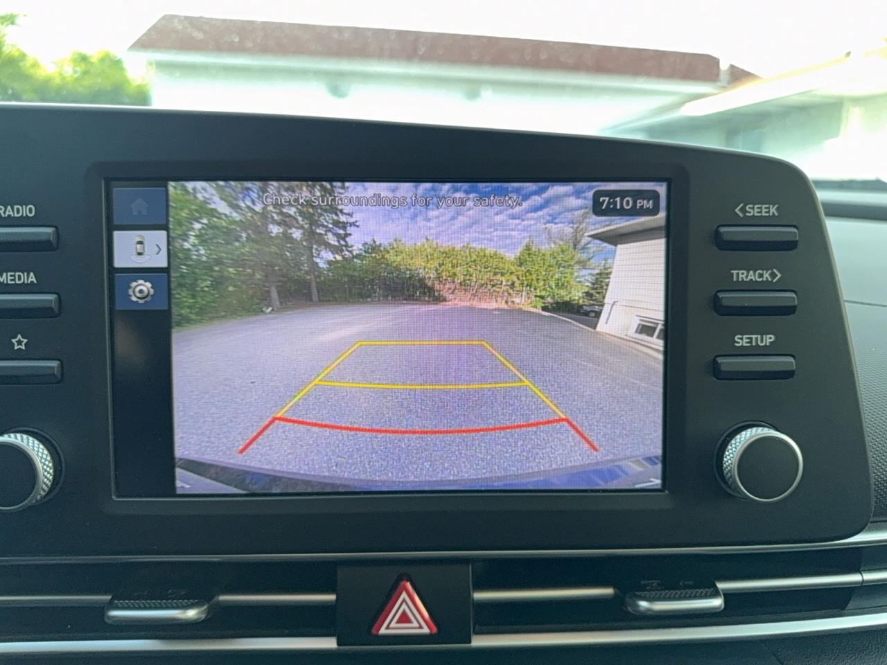 2024 Hyundai Elantra Preferred - HEATED SEATS - HEATED WHEEL - APPLE CARPLAY - ANDROID AUTO Photo