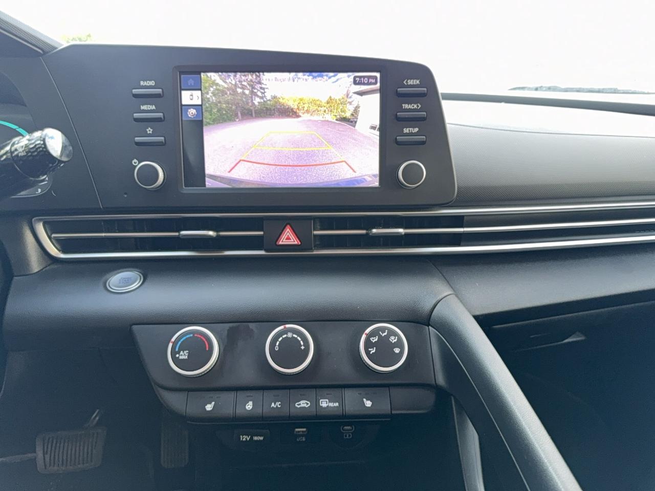 2024 Hyundai Elantra Preferred - HEATED SEATS - HEATED WHEEL - APPLE CARPLAY - ANDROID AUTO Photo