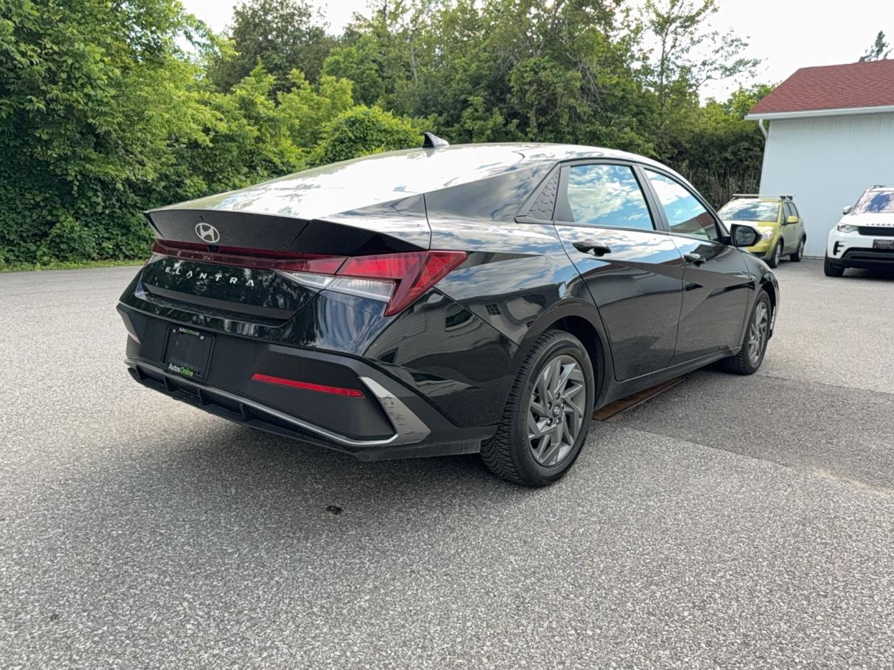 2024 Hyundai Elantra Preferred - HEATED SEATS - HEATED WHEEL - APPLE CARPLAY - ANDROID AUTO Photo4