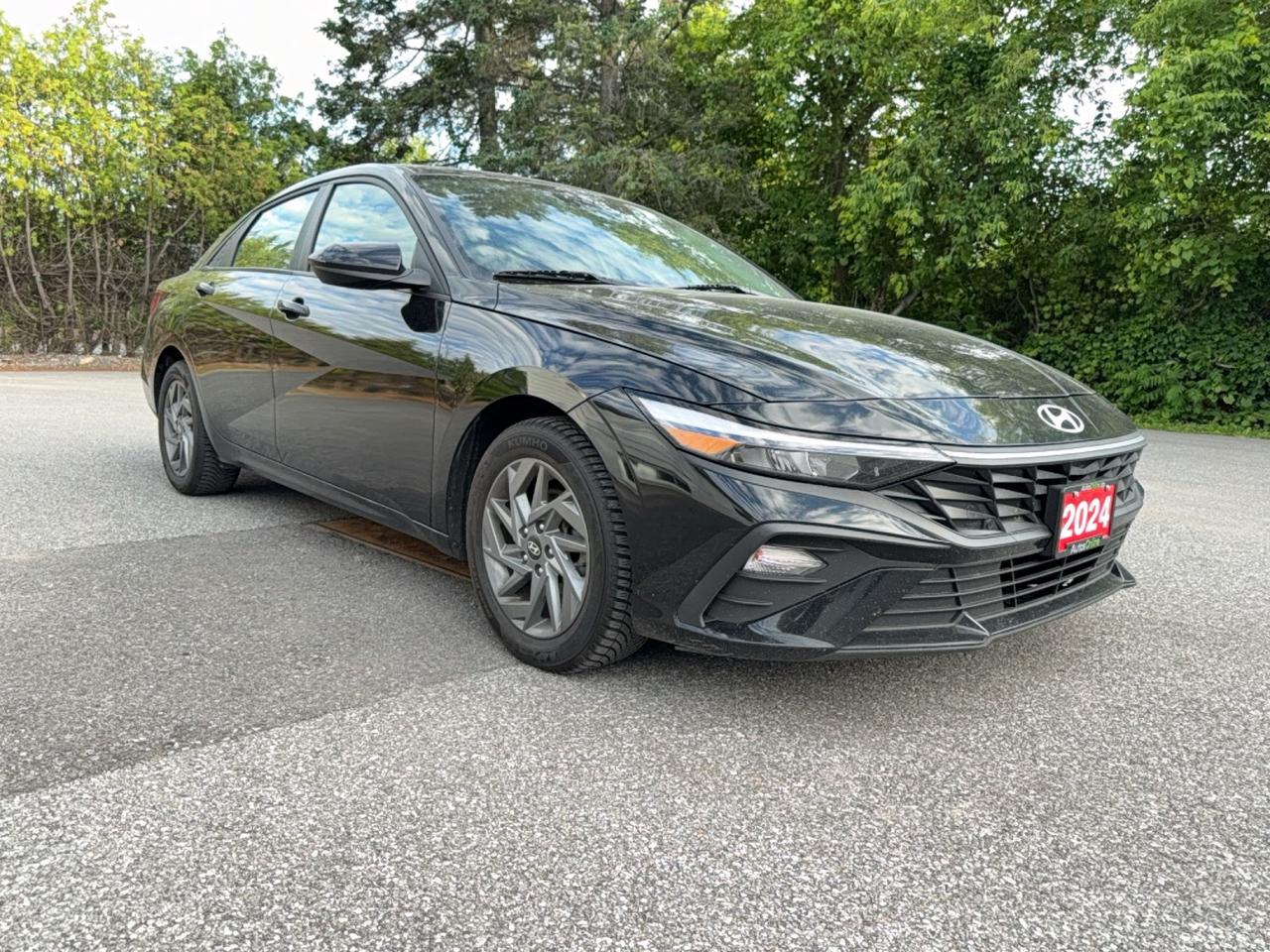 2024 Hyundai Elantra Preferred - HEATED SEATS - HEATED WHEEL - APPLE CARPLAY - ANDROID AUTO Photo