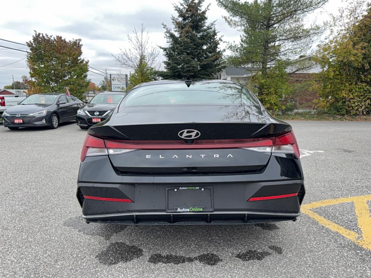 2024 Hyundai Elantra PREFERRED-HEATED SEATS/WHEEL-CARPLAY-ANDROID AUTO Photo3
