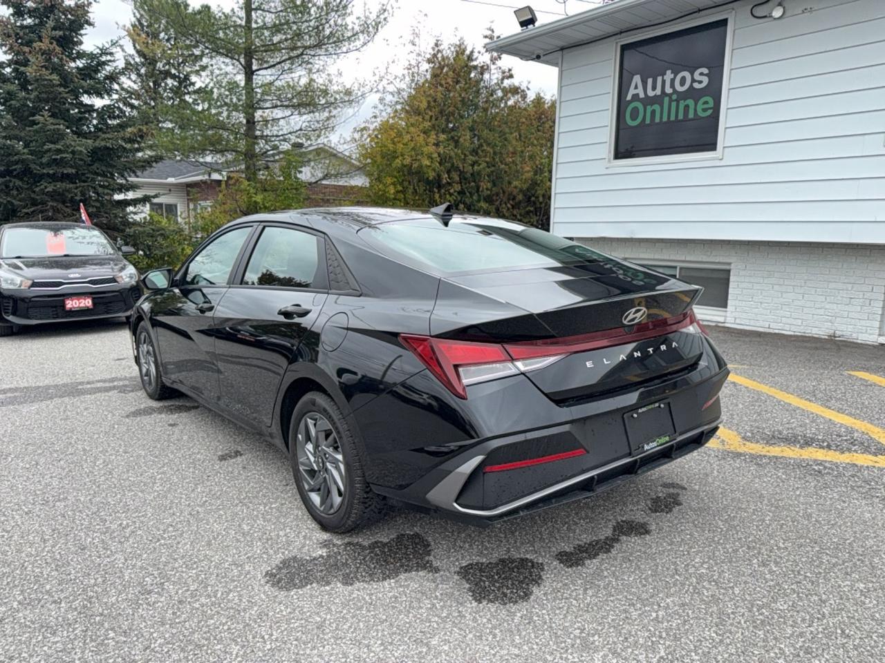 2024 Hyundai Elantra PREFERRED-HEATED SEATS/WHEEL-CARPLAY-ANDROID AUTO Photo2
