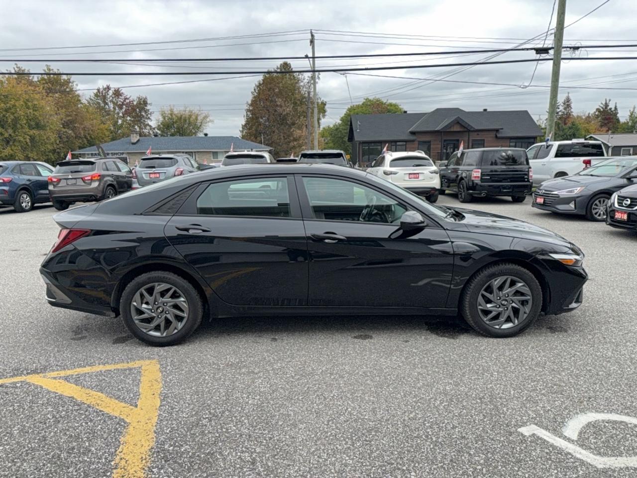 2024 Hyundai Elantra PREFERRED-HEATED SEATS/WHEEL-CARPLAY-ANDROID AUTO Photo
