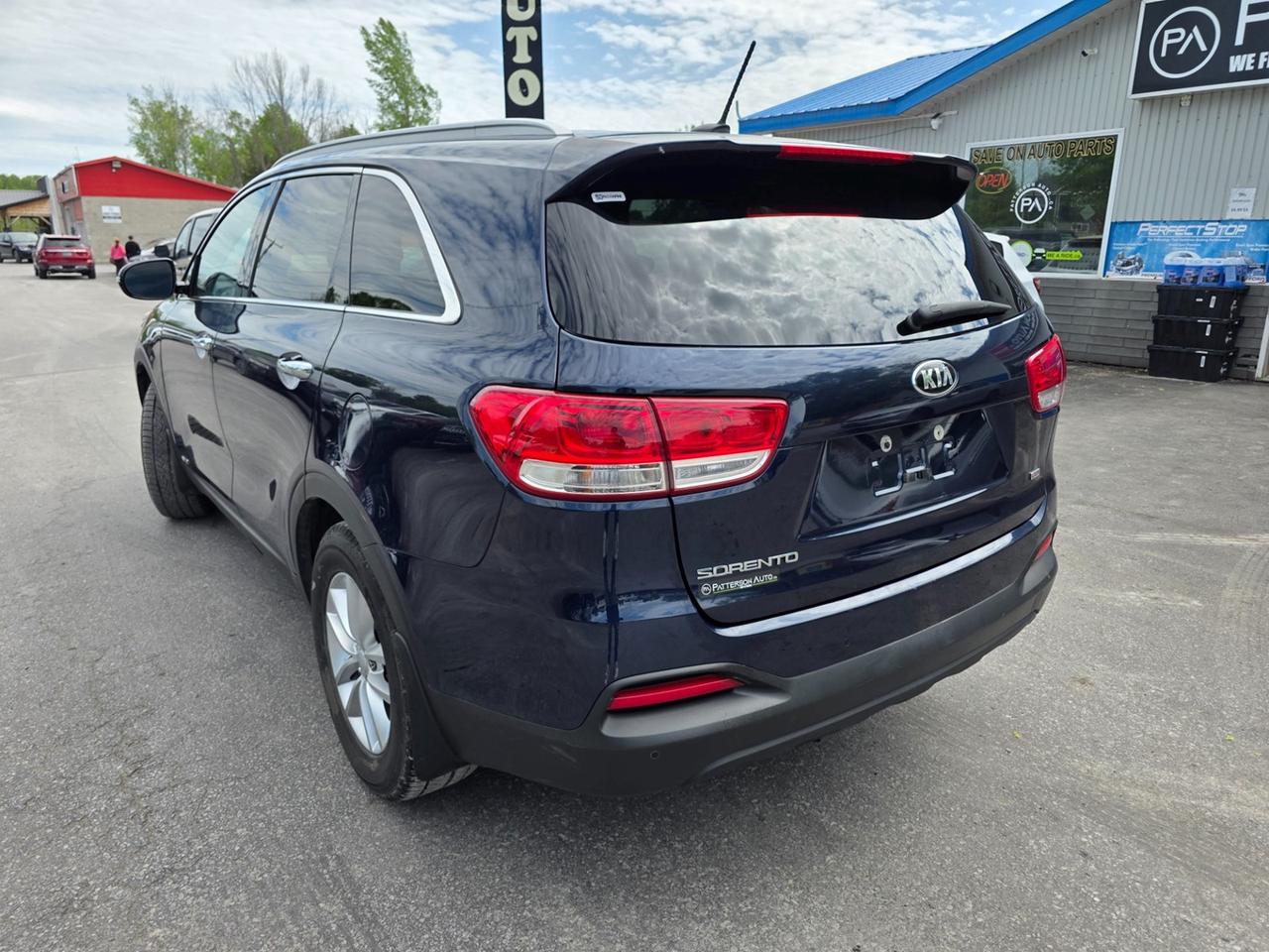 2017 Kia Sorento LX AWD Photo2