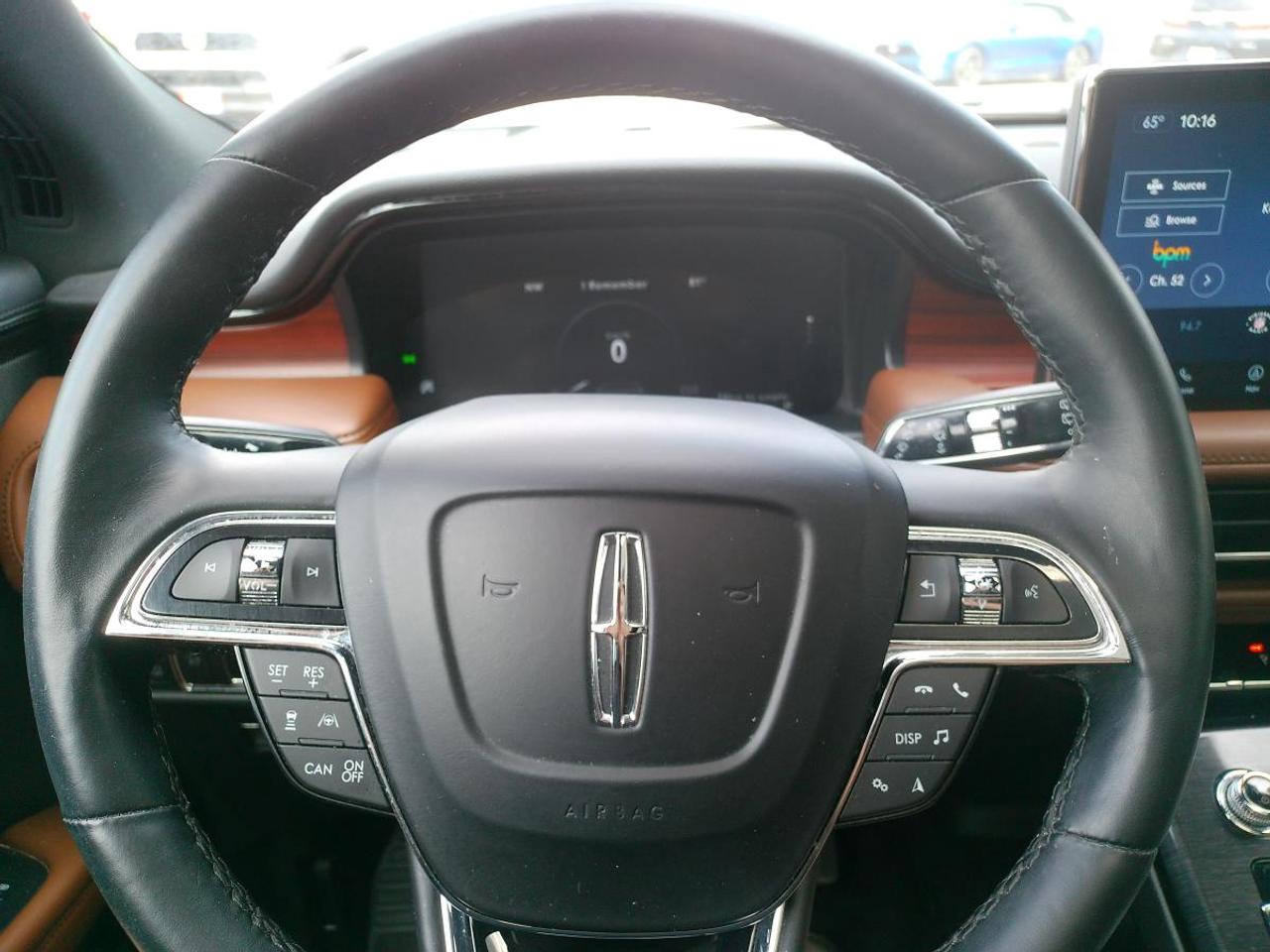2023 Lincoln Nautilus Reserve AWD Photo3