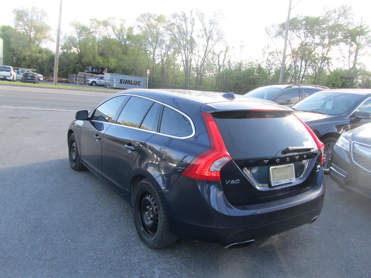 2015 Volvo V60 4dr Wgn T5 Premier Plus AWD Photo
