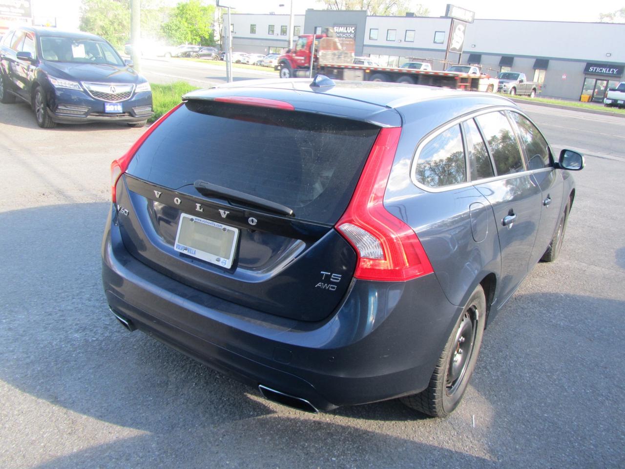 2015 Volvo V60 4dr Wgn T5 Premier Plus AWD Photo
