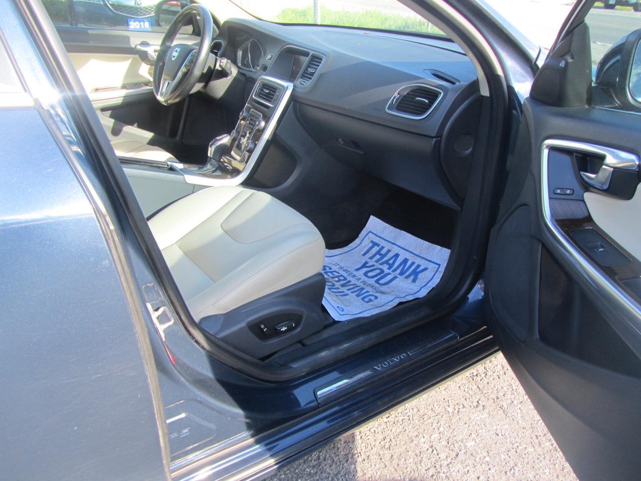 2015 Volvo V60 4dr Wgn T5 Premier Plus AWD Photo
