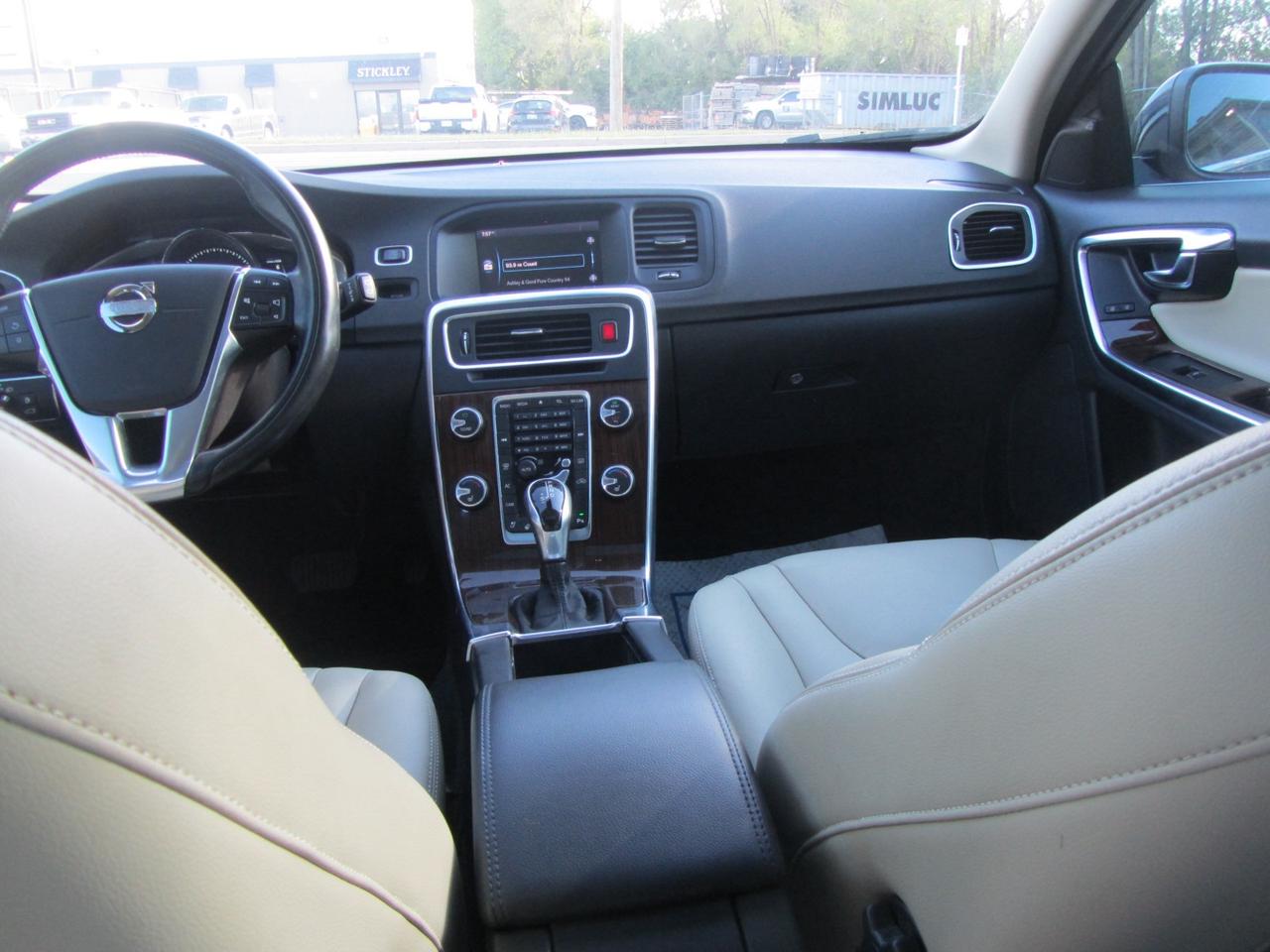 2015 Volvo V60 4dr Wgn T5 Premier Plus AWD Photo