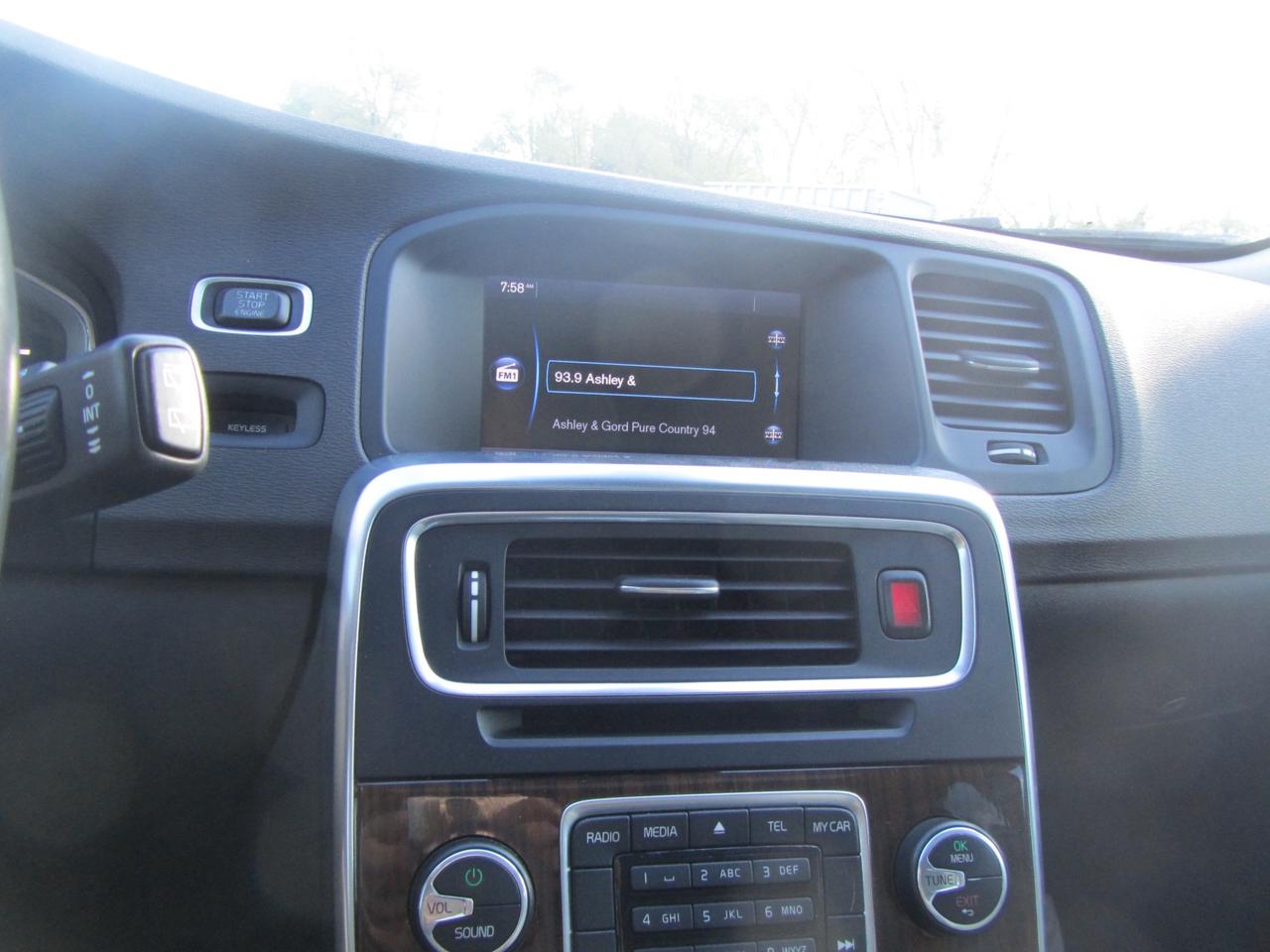 2015 Volvo V60 4dr Wgn T5 Premier Plus AWD Photo