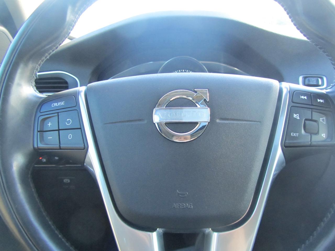 2015 Volvo V60 4dr Wgn T5 Premier Plus AWD Photo