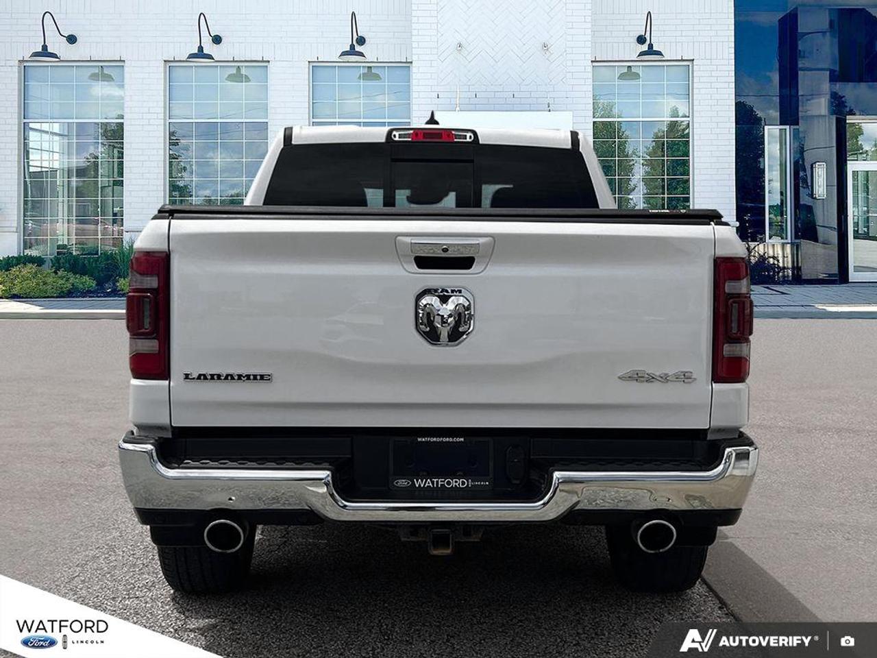 2022 RAM 1500 Laramie 4x4 Crew Cab 5'7" Box Photo4