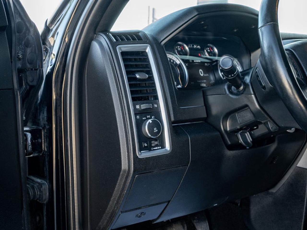 2021 RAM 1500 Classic WARLOCK Photo