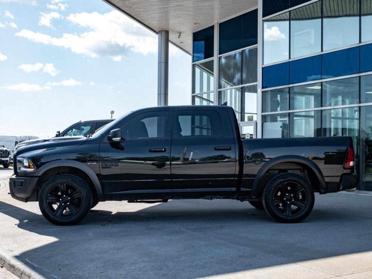 2021 RAM 1500 Classic WARLOCK Photo4