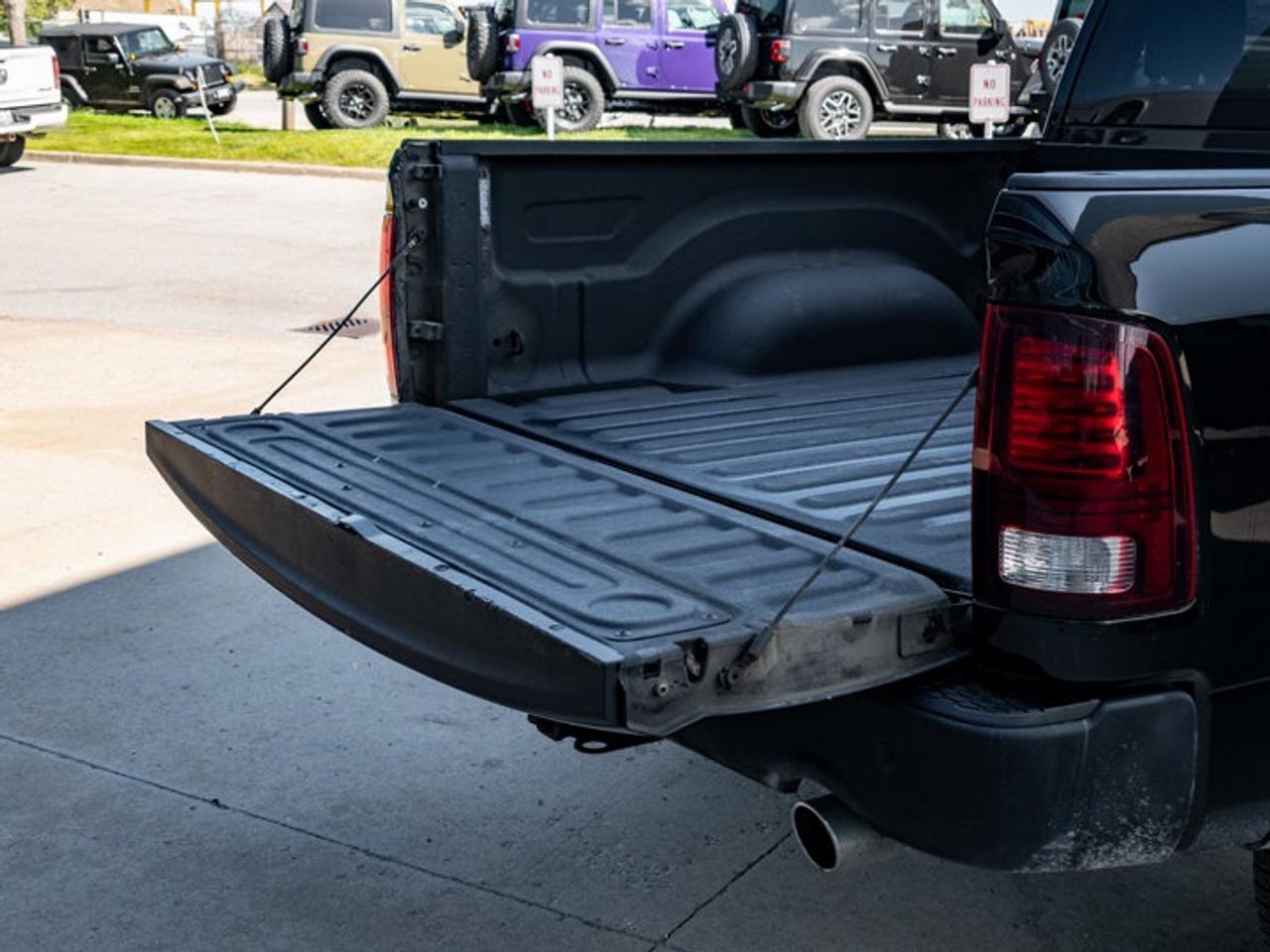 2021 RAM 1500 Classic WARLOCK Photo