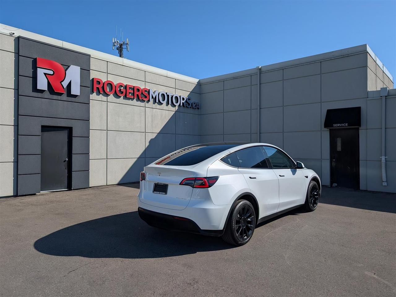 2022 Tesla Model Y LONG RANGE AWD - DUAL MOTOR Photo