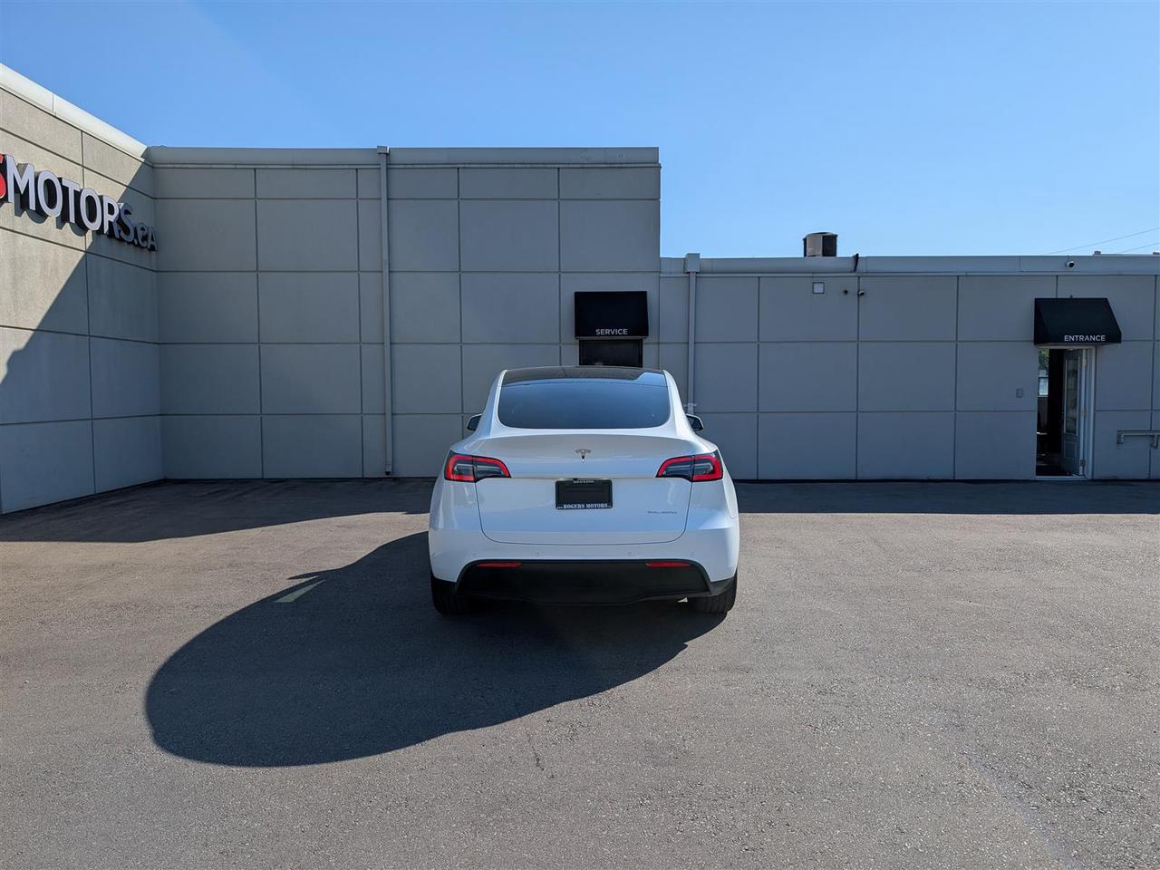 2022 Tesla Model Y LONG RANGE AWD - DUAL MOTOR Photo