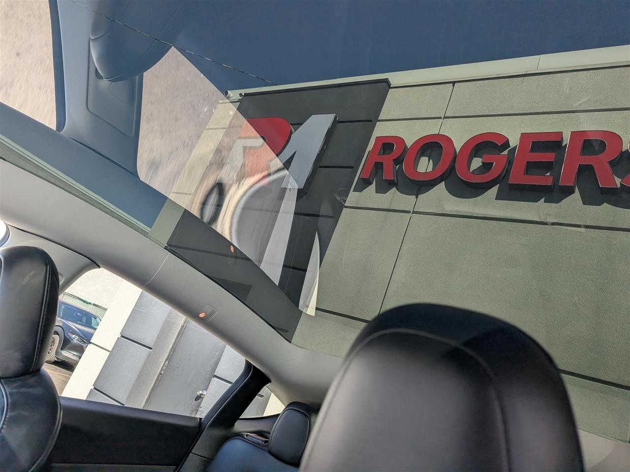 2022 Tesla Model Y LONG RANGE AWD - DUAL MOTOR Photo