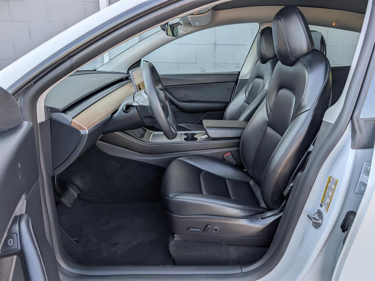 2022 Tesla Model Y LONG RANGE AWD - DUAL MOTOR Photo