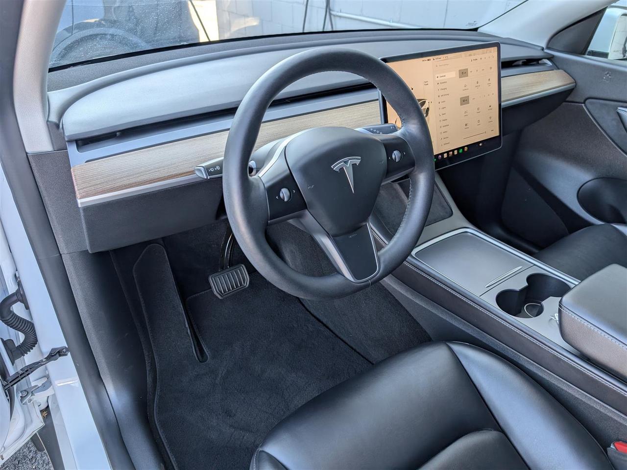 2022 Tesla Model Y LONG RANGE AWD - DUAL MOTOR Photo