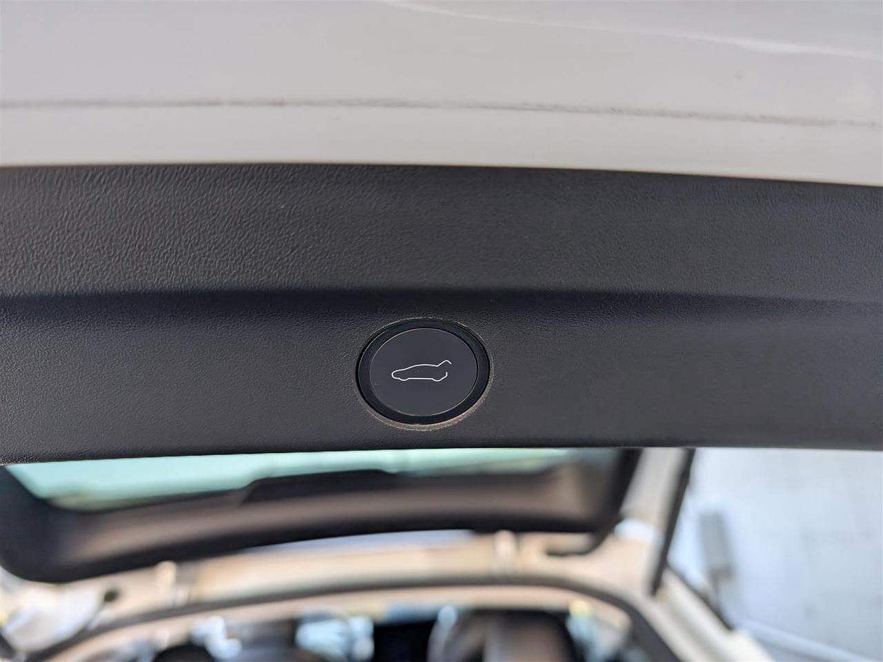 2022 Tesla Model Y LONG RANGE AWD - DUAL MOTOR Photo